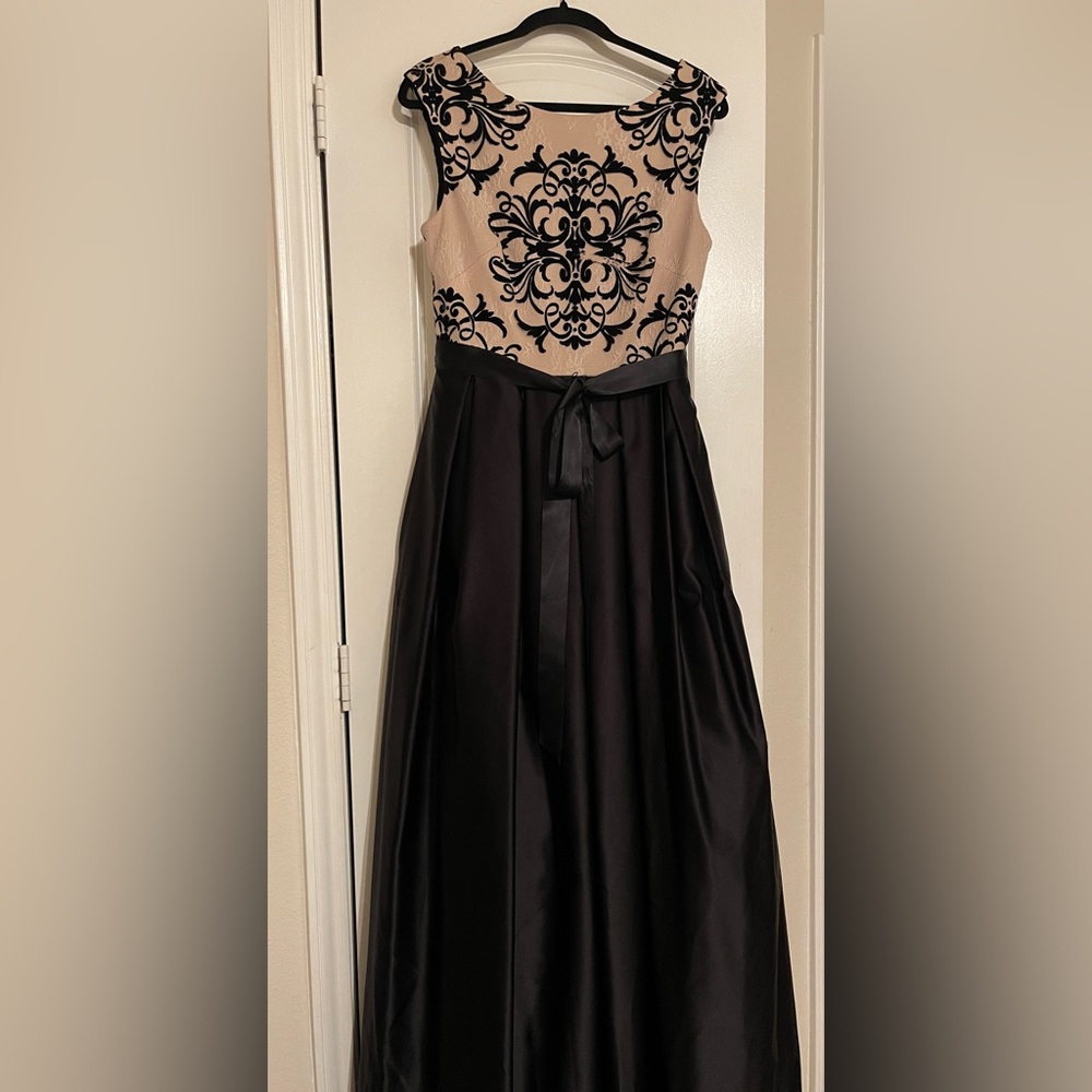 Betsy & Adam Black Lace Floral Gown Prom Dress Size 10 - Picture 4 of 14